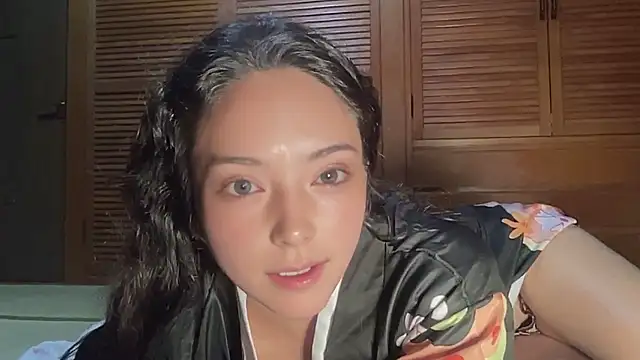 Snapshot of ena8888 chatting on 10-26-25, 04:02 ena8888 online show from 10-26-25, 04:02