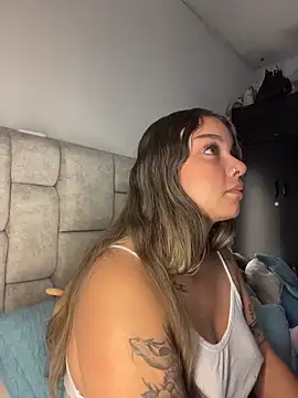 Snapshot of AnnyLopezzz_ chatting on 04-21-26, 04:19 AnnyLopezzz online show from 04-21-26, 04:19