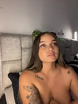 Snapshot of AnnyLopezzz_ chatting on 06-20-26, 06:27 AnnyLopezzz online show from 06-20-26, 06:27