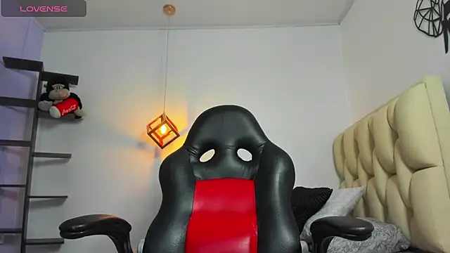 MOLLYSPENCER1 online show from 04-14-26, 06:58