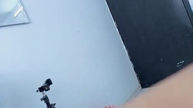 Snapshot of Hannawalker chatting on 09-18-25, 01:57 Hannawalker online show from 09-18-25, 01:57