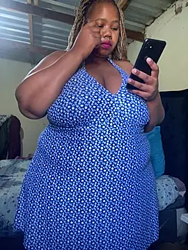 Snapshot of Curvycandy95 chatting on 06-03-26, 06:38 Curvycandy95 online show from 06-03-26, 06:38