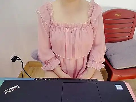 Snapshot of Phuong_Myy chatting on 11-10-25, 05:34 Phuong Myy online show from 11-10-25, 05:34