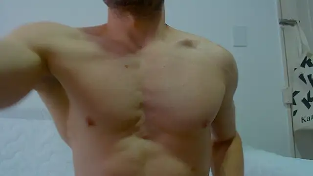 Snapshot of Rocky_Muscle chatting on 05-01-26, 04:00 Rocky Muscle online show from 05-01-26, 04:00