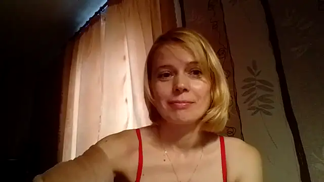 LiluXRose online show from 10-13-25, 10:37
