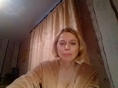 LiluXRose online show from 10-21-25, 01:56