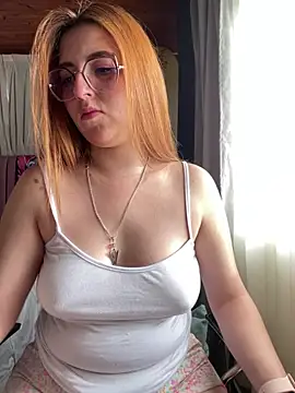 CoraVibes online show from 05-21-26, 12:12