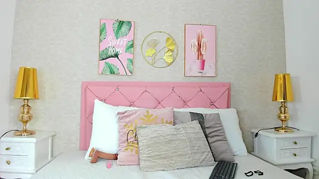 Snapshot of Zahara__18 chatting on 09-26-25, 03:43 Zahara  18 online show from 09-26-25, 03:43