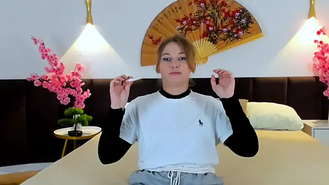 Snapshot of KimberlyPierceLove chatting on 09-21-25, 02:19 KimberlyPierceLove online show from 09-21-25, 02:19