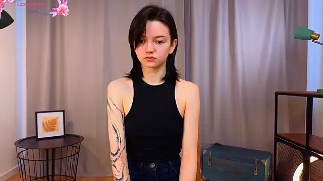 Snapshot of PamilaGrassle chatting on 09-18-25, 04:25 PamilaGrassle online show from 09-18-25, 04:25