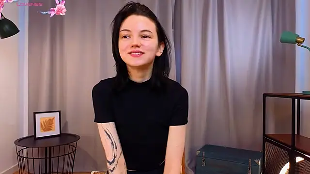 Snapshot of PamilaGrassle chatting on 09-22-25, 04:03 PamilaGrassle online show from 09-22-25, 04:03