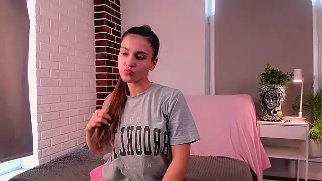 Snapshot of TrudyPastel chatting on 09-15-25, 07:19 TrudyPastel online show from 09-15-25, 07:19