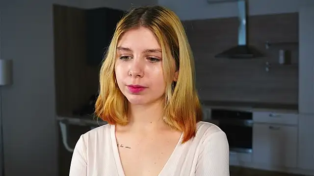 Snapshot of HermelindaKopczyk chatting on 10-10-25, 04:33 HermelindaKopczyk online show from 10-10-25, 04:33