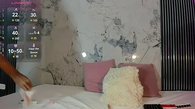 Mia Duarte1 online show from 10-31-25, 07:37