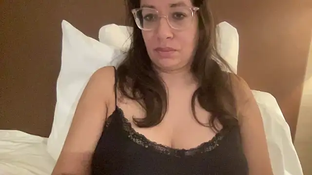 Snapshot of RosaFreya chatting on 07-12-26, 06:26 RosaFreya online show from 07-12-26, 06:26