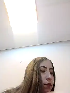 Sophi Thaylorr online show from 10-22-25, 01:22