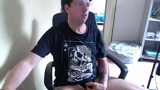 blueandwhite1 online show from 04-29-26, 02:21