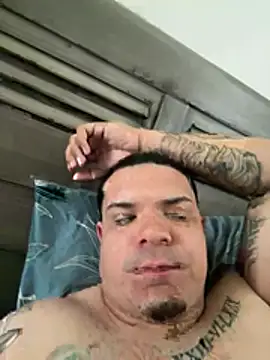 Snapshot of YadielPublic chatting on 02-21-26, 02:29 YadielPublic online show from 02-21-26, 02:29