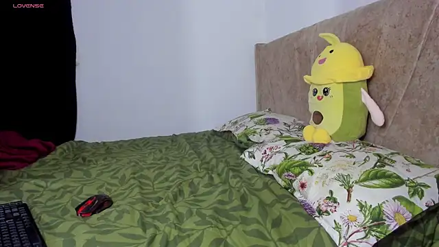 Snapshot of kinky_sexyhot chatting on 09-21-25, 12:23 kinky sexyhot online show from 09-21-25, 12:23