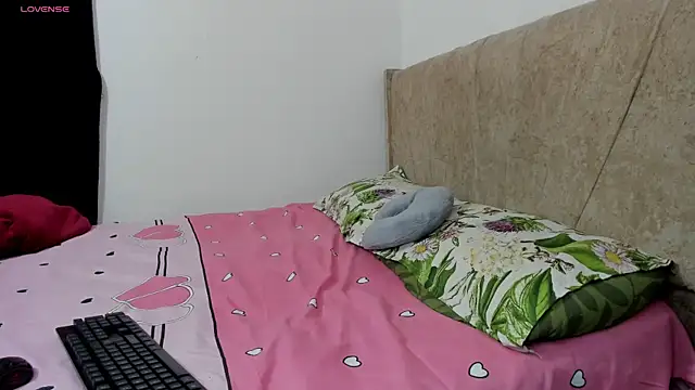 Snapshot of kinky_sexyhot chatting on 09-30-25, 11:54 kinky sexyhot online show from 09-30-25, 11:54