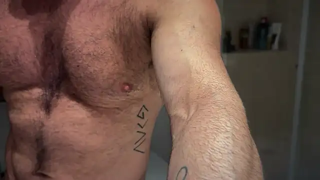 Snapshot of Sir_box chatting on 09-15-25, 10:59 Sir box online show from 09-15-25, 10:59