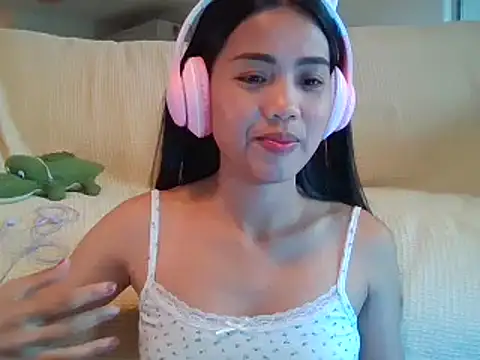 Snapshot of AnnewithanE chatting on 09-13-25, 05:18 AnnewithanE online show from 09-13-25, 05:18