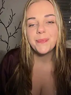 ItsLxsa online show from 10-04-25, 09:46