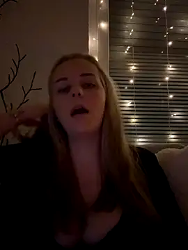 ItsLxsa online show from 10-20-25, 10:43