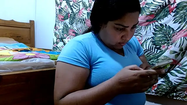Snapshot of 69smallstar chatting on 05-10-26, 02:00 69smallstar online show from 05-10-26, 02:00