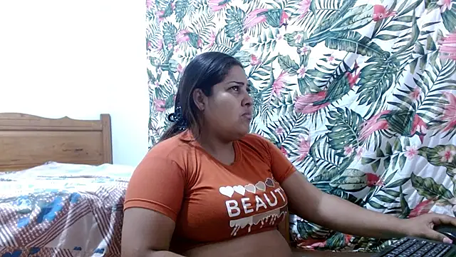 Snapshot of 69smallstar chatting on 05-19-26, 12:00 69smallstar online show from 05-19-26, 12:00