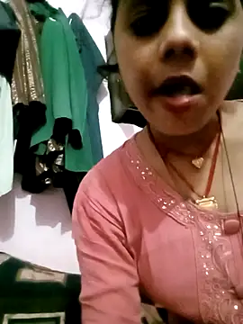 Snapshot of Hot_tin74 chatting on 09-28-25, 04:45 Hot tin74 online show from 09-28-25, 04:45