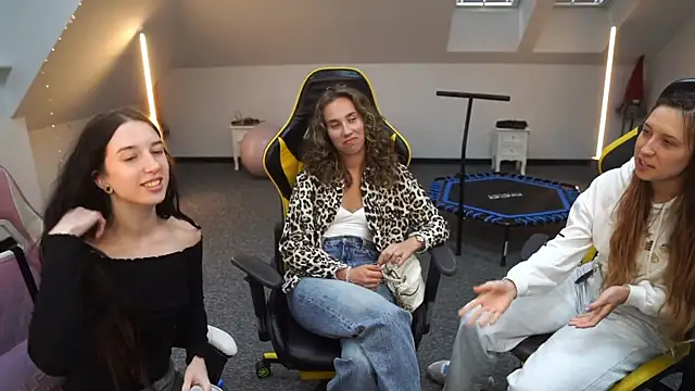 Snapshot of _Lili_054 chatting on 09-19-25, 11:11  Lili 054 online show from 09-19-25, 11:11