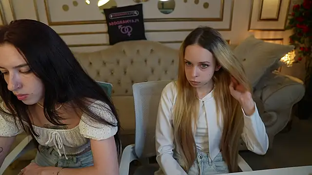 Snapshot of _Lili_054 chatting on 10-29-25, 11:34  Lili 054 online show from 10-29-25, 11:34