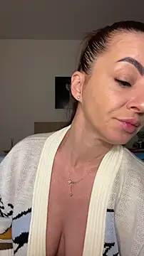 Snapshot of Roxanne_Skye chatting on 10-14-25, 05:58 Roxanne Skye online show from 10-14-25, 05:58