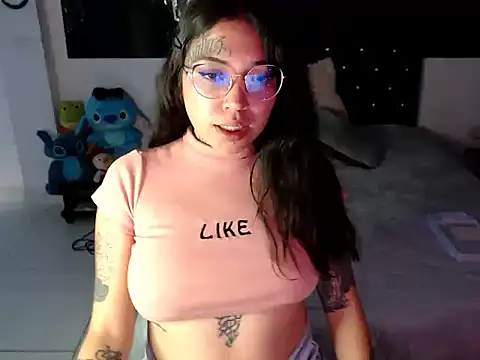 Snapshot of Keyyd chatting on 11-04-25, 09:36 Keyyd online show from 11-04-25, 09:36