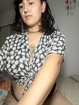 Snapshot of Jinx__x chatting on 09-19-25, 04:36 Jinx  x online show from 09-19-25, 04:36