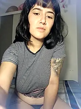 Snapshot of Jinx__x chatting on 10-15-25, 04:45 Jinx  x online show from 10-15-25, 04:45