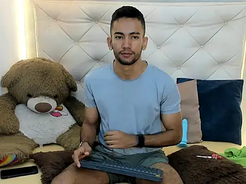 Snapshot of MaicolParker_ chatting on 03-20-26, 01:27 MaicolParker online show from 03-20-26, 01:27