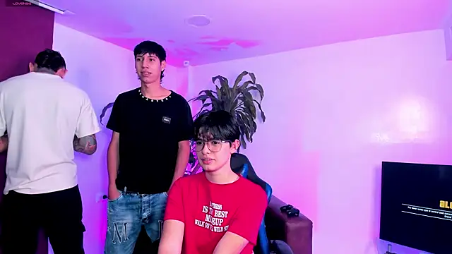 Snapshot of Handsomeboyss19 chatting on 09-20-25, 01:39 Handsomeboyss19 online show from 09-20-25, 01:39