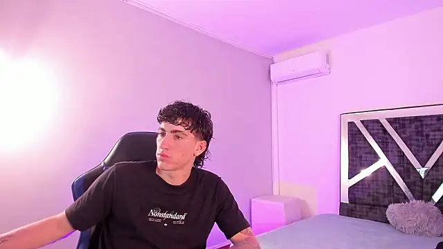 Handsomeboyss19 online show from 02-10-26, 02:59