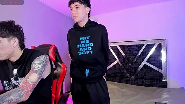 Handsomeboyss19 online show from 04-21-26, 02:37