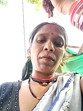 Snapshot of Xx_pooja chatting on 09-19-25, 10:49 Xx pooja online show from 09-19-25, 10:49