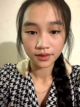 Snapshot of -Lie-06 chatting on 09-19-25, 05:42 -Lie-06 online show from 09-19-25, 05:42