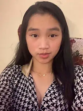 Snapshot of -Lie-06 chatting on 09-27-25, 12:32 -Lie-06 online show from 09-27-25, 12:32