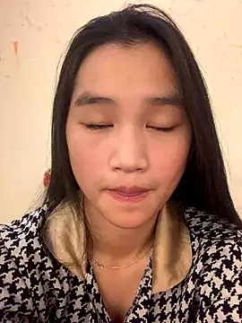 Snapshot of -Lie-06 chatting on 10-07-25, 12:46 -Lie-06 online show from 10-07-25, 12:46