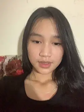 Snapshot of -Lie-06 chatting on 10-16-25, 12:06 -Lie-06 online show from 10-16-25, 12:06