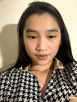 Snapshot of -Lie-06 chatting on 10-19-25, 12:50 -Lie-06 online show from 10-19-25, 12:50