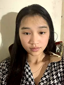 Snapshot of -Lie-06 chatting on 11-08-25, 11:47 -Lie-06 online show from 11-08-25, 11:47