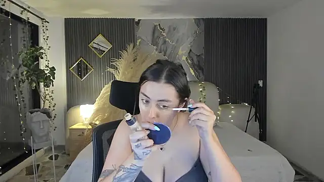 SarahCastro1  online show from 03-06-26, 03:58