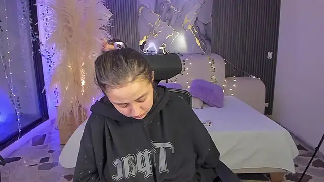 SarahCastro1  online show from 03-07-26, 04:20